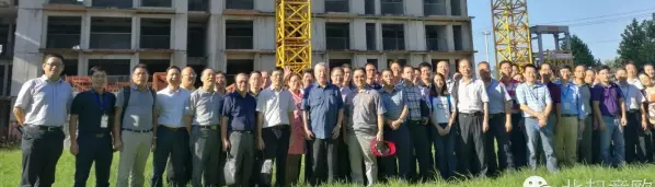 清华大学继续教育学院广西建工集团有限责任公司学员参观空中造楼机